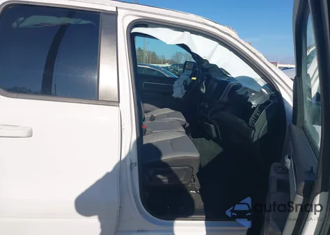 2021 Ram 1500 Big Horn 4X4 6'4 Box z USA, uszkodzony, nr VIN 1C6SRFBT6MN639816